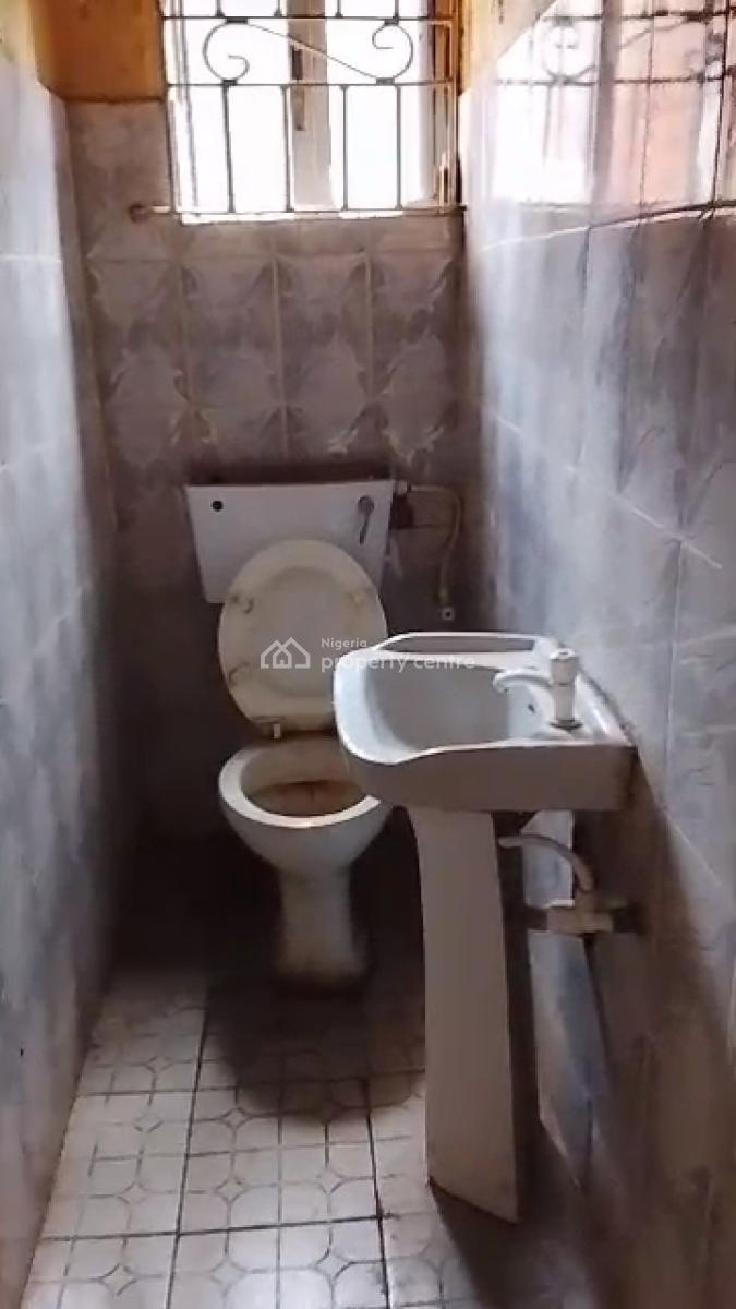 3 Bedrooms Spacious Apartment (1st Floor), Off Oba Akran Avenue, Ikeja, Lagos, Flat / Apartment for Rent