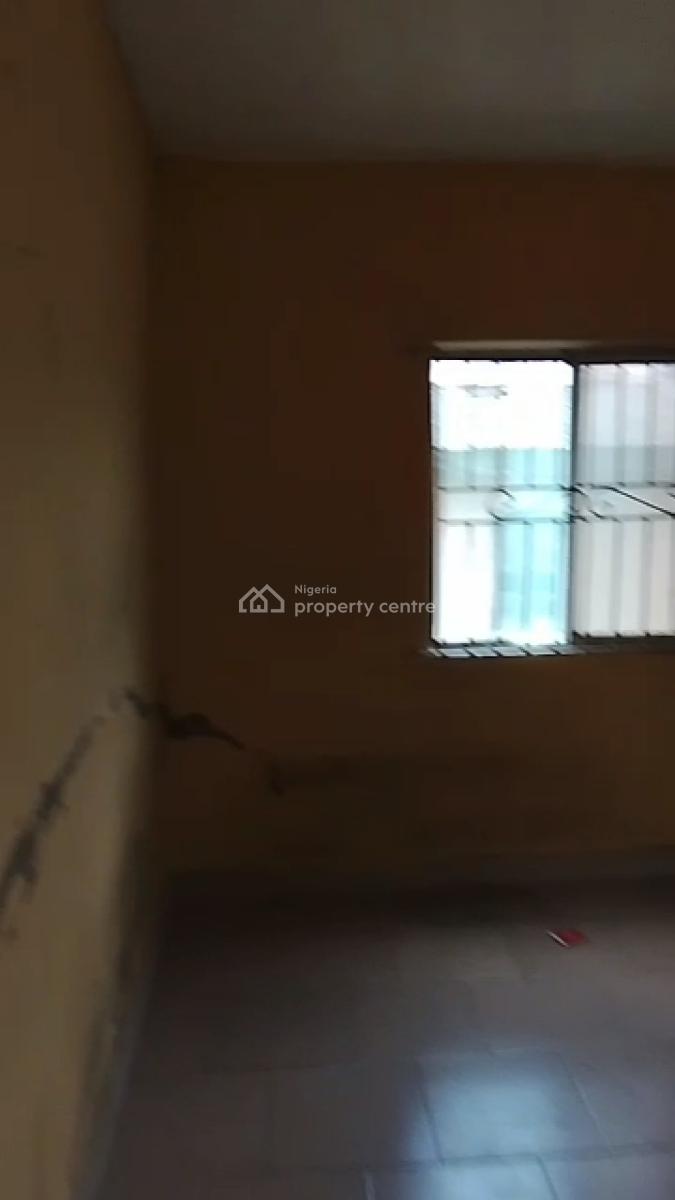 3 Bedrooms Spacious Apartment (1st Floor), Off Oba Akran Avenue, Ikeja, Lagos, Flat / Apartment for Rent