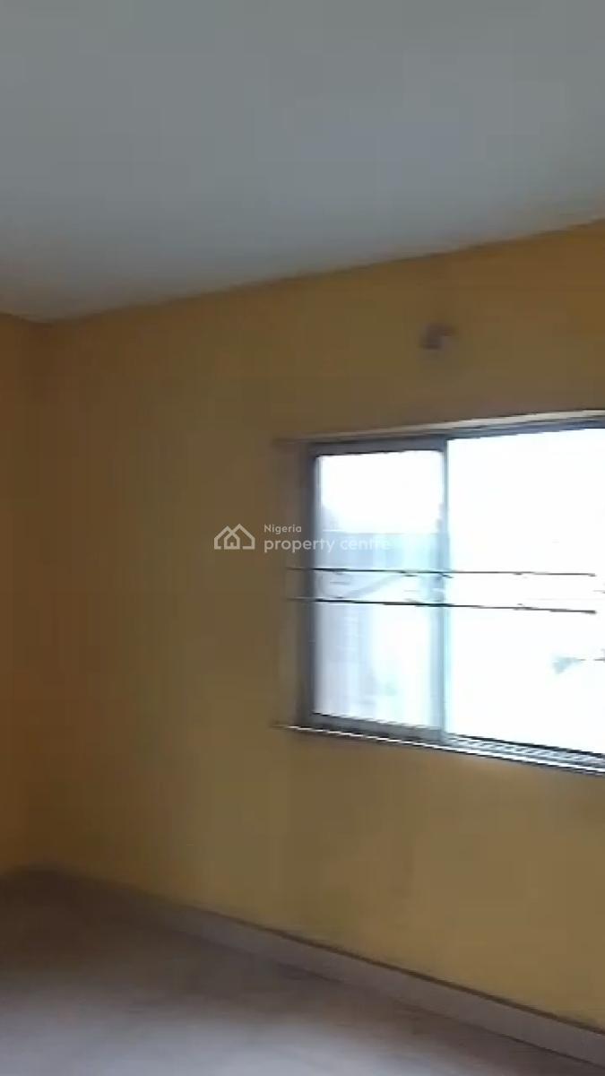 3 Bedrooms Spacious Apartment (1st Floor), Off Oba Akran Avenue, Ikeja, Lagos, Flat / Apartment for Rent