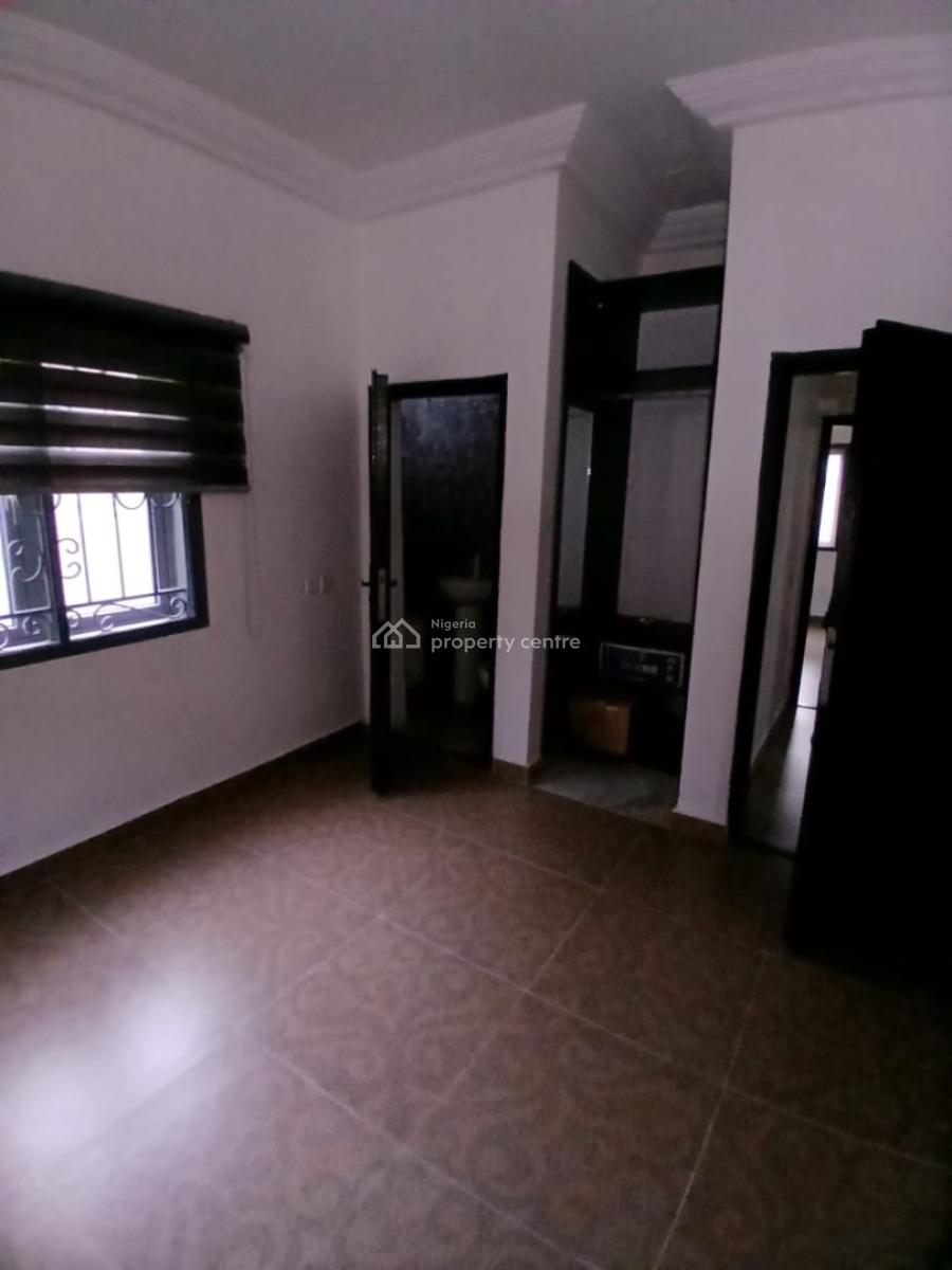 Spacious Self Service 3bedroom Flat, Off Admiralty Way, Lekki Phase 1, Lekki, Lagos, Flat / Apartment for Rent