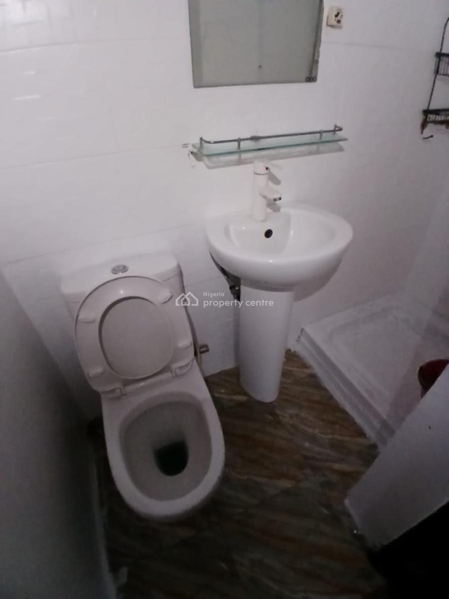 Spacious Self Service 3bedroom Flat, Off Admiralty Way, Lekki Phase 1, Lekki, Lagos, Flat / Apartment for Rent