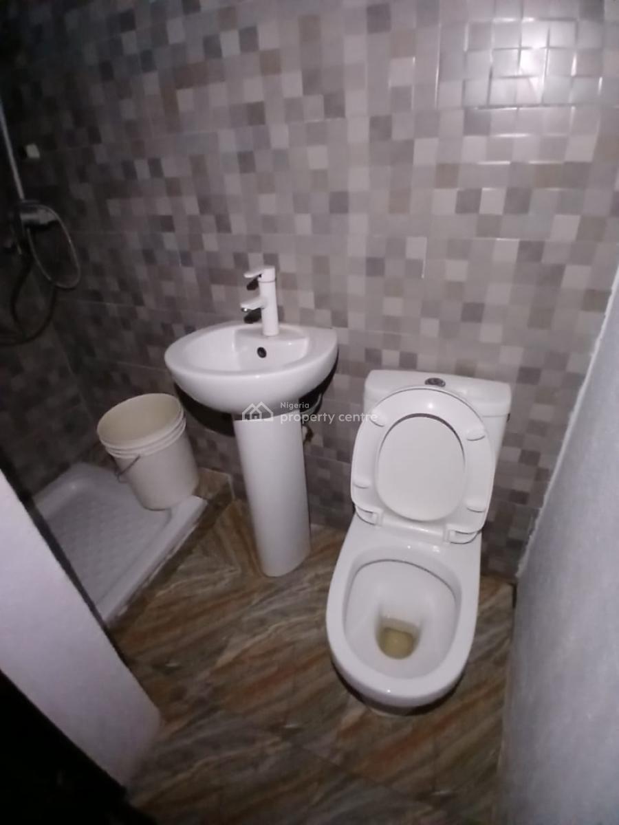 Spacious Self Service 3bedroom Flat, Off Admiralty Way, Lekki Phase 1, Lekki, Lagos, Flat / Apartment for Rent