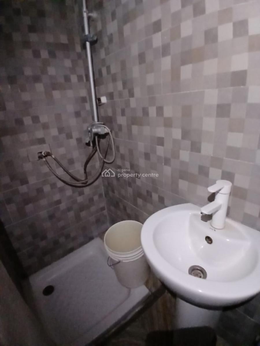 Spacious Self Service 3bedroom Flat, Off Admiralty Way, Lekki Phase 1, Lekki, Lagos, Flat / Apartment for Rent