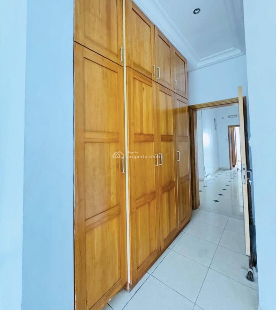 *well Built Three Bedroom Apartment with Bq, Banana Island Ikoyi, Banana Island, Ikoyi, Lagos, Flat / Apartment for Rent