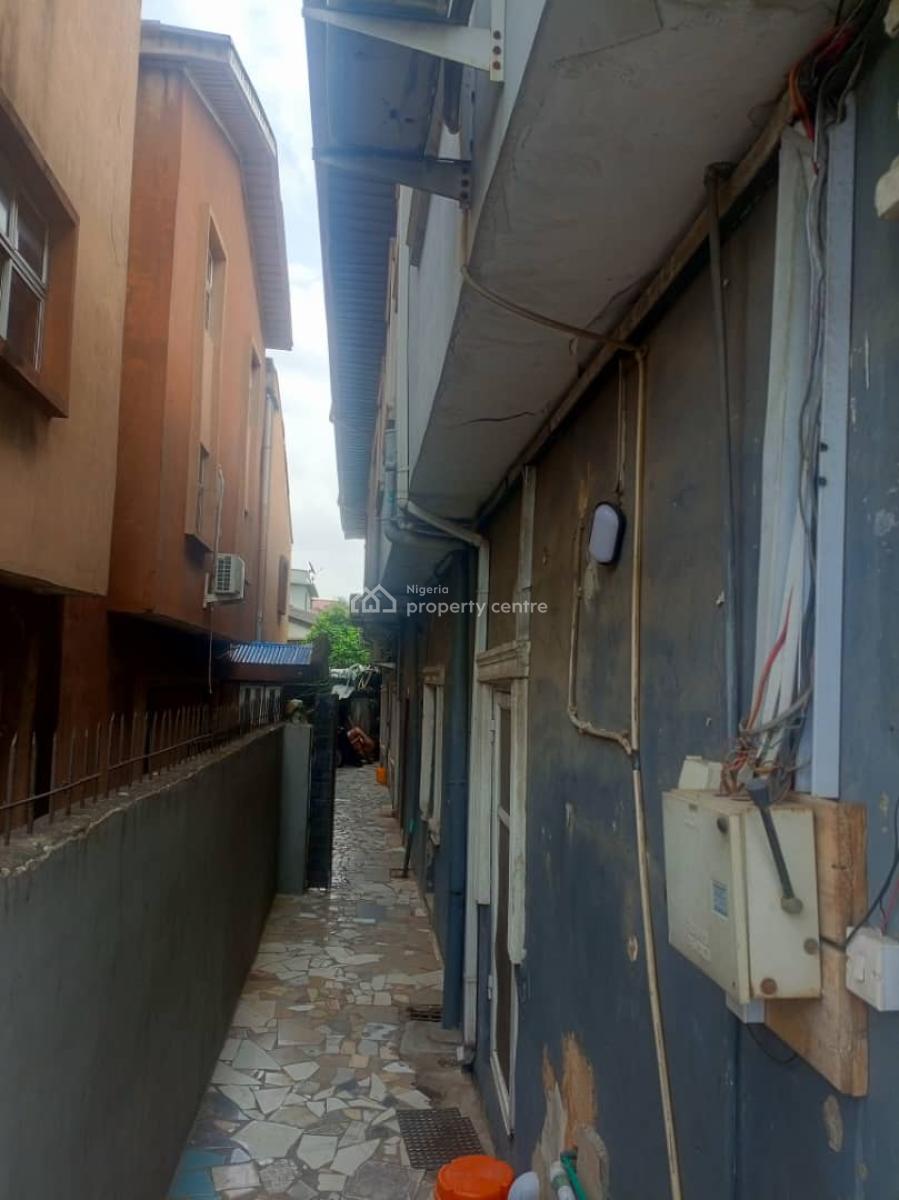 Building, Olufemi Street Surulere Lagos, Surulere, Lagos, Block of Flats for Sale