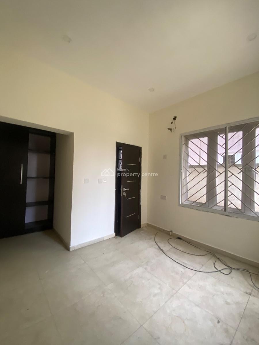 Luxury 3bed with Clean Water and Light in Code to Access Est, Lekki Right, Lekki, Lagos, Flat / Apartment for Rent