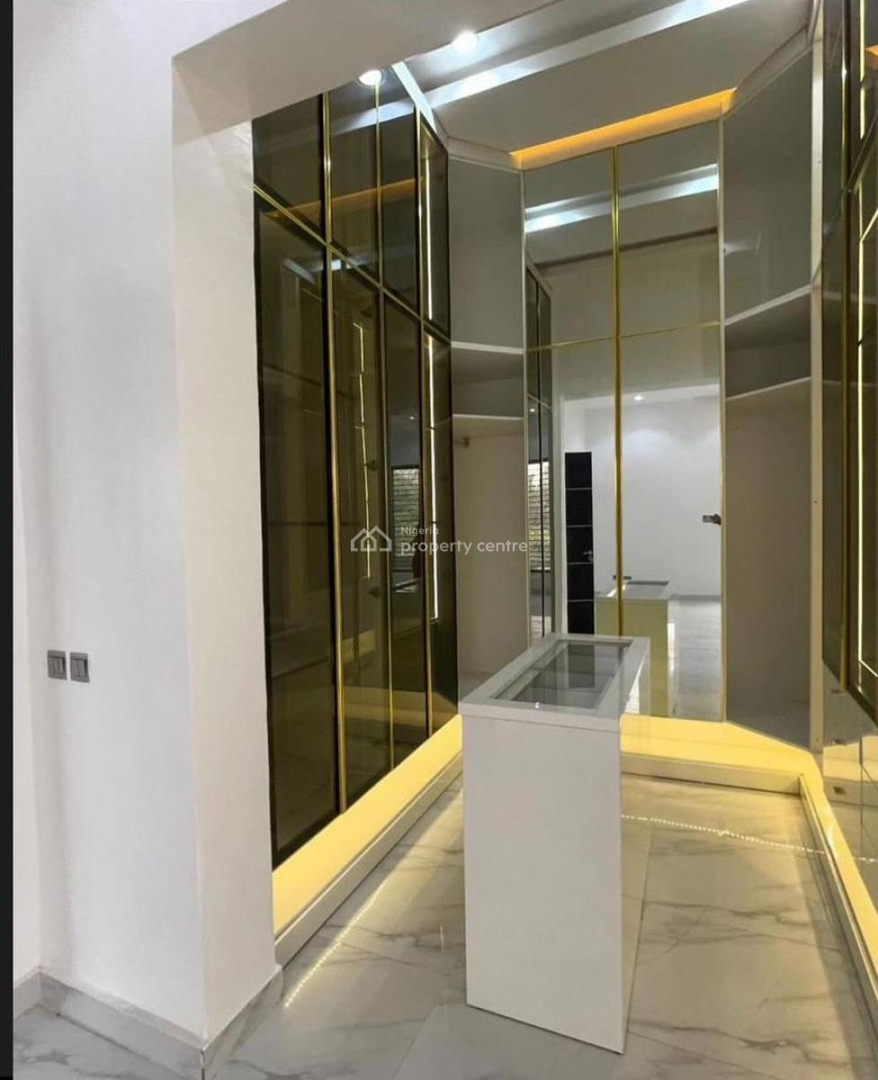 Luxurious Mansion with Bq, Guzape District, Abuja, House for Sale