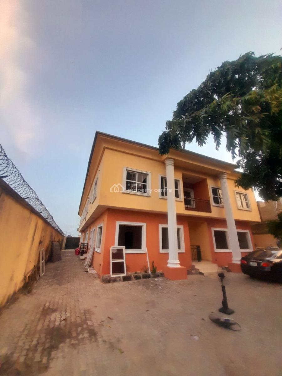 Spacious Mini Flat (upstairs) at Moroko, Ajah, Maroko, Ajah, Lagos, Mini Flat (room and Parlour) for Rent