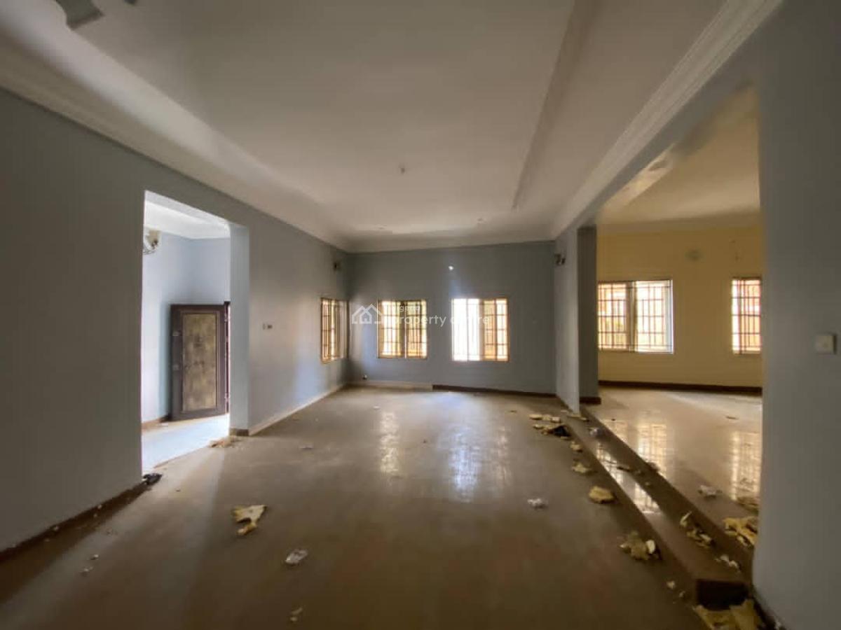 a Well-built Spacious 4-bedroom Semi-detached Duplex + 1bq, Utako, Abuja, Semi-detached Duplex for Rent