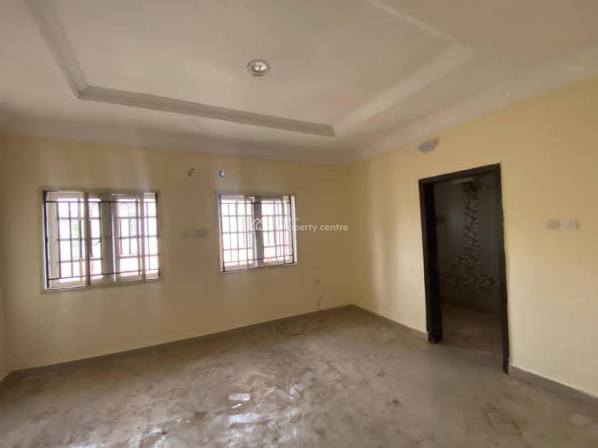 a Well-built Spacious 4-bedroom Semi-detached Duplex + 1bq, Utako, Abuja, Semi-detached Duplex for Rent