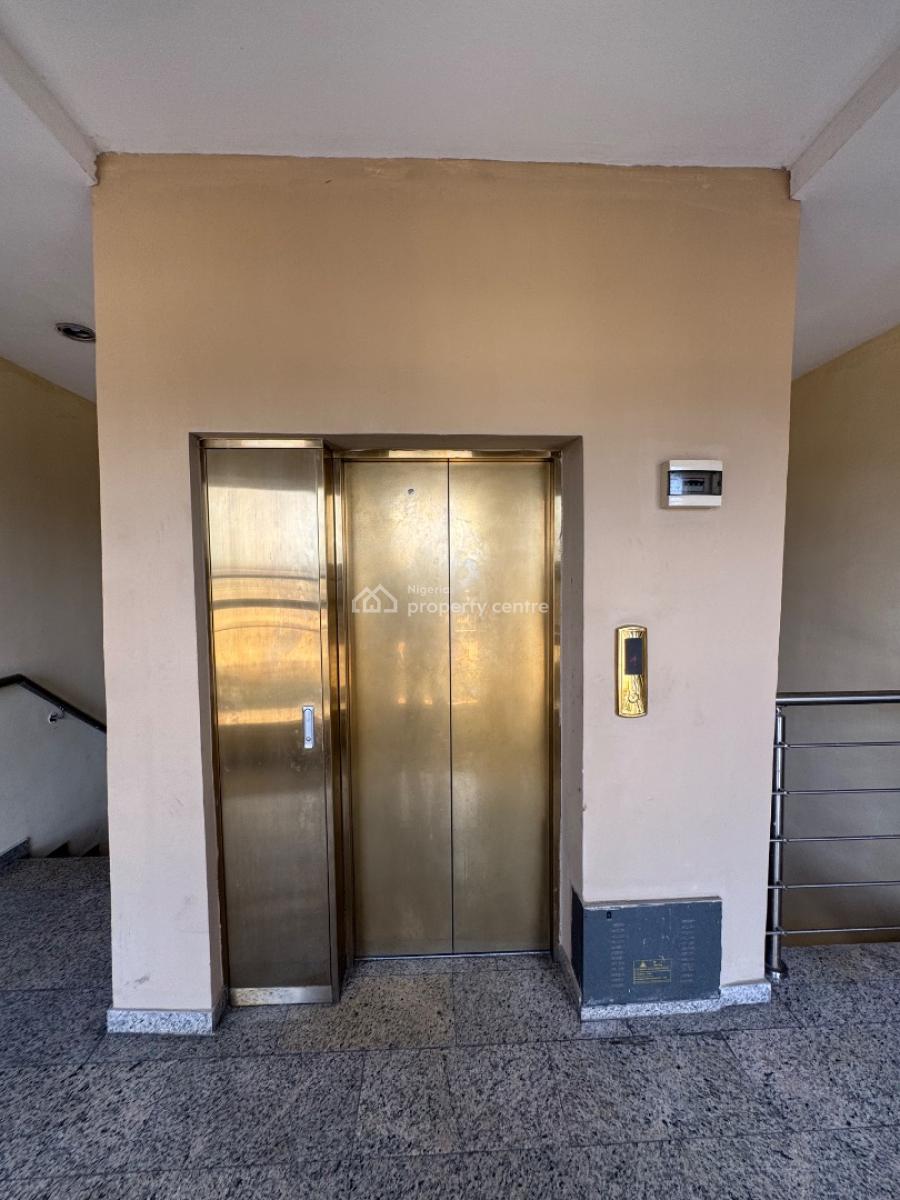 Spacious Three (3) Bedroom Apartment with Bq, Lekki Phase 1, Lekki, Lagos, Flat / Apartment for Rent