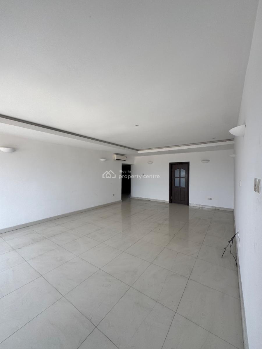 Spacious Three (3) Bedroom Apartment with Bq, Lekki Phase 1, Lekki, Lagos, Flat / Apartment for Rent