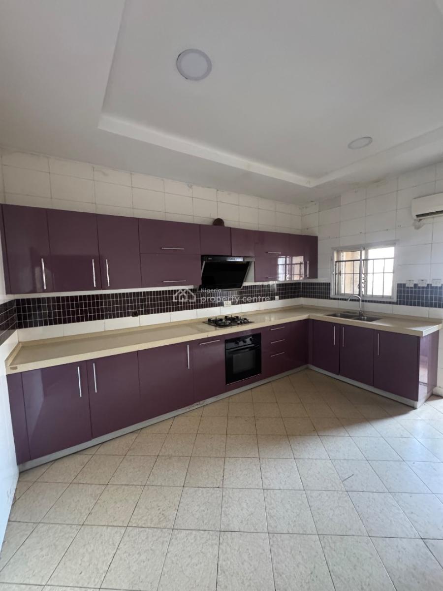 Spacious Three (3) Bedroom Apartment with Bq, Lekki Phase 1, Lekki, Lagos, Flat / Apartment for Rent