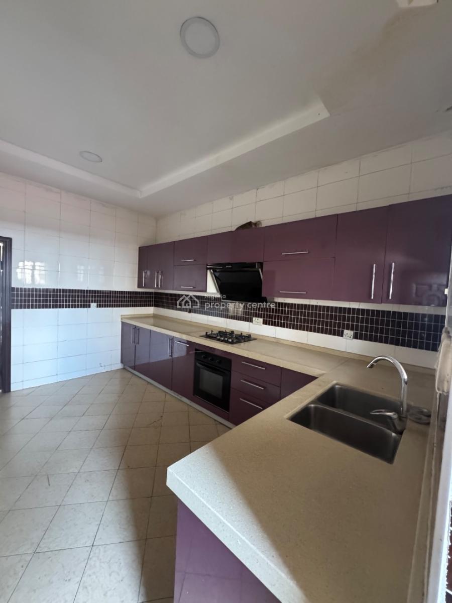 Spacious Three (3) Bedroom Apartment with Bq, Lekki Phase 1, Lekki, Lagos, Flat / Apartment for Rent