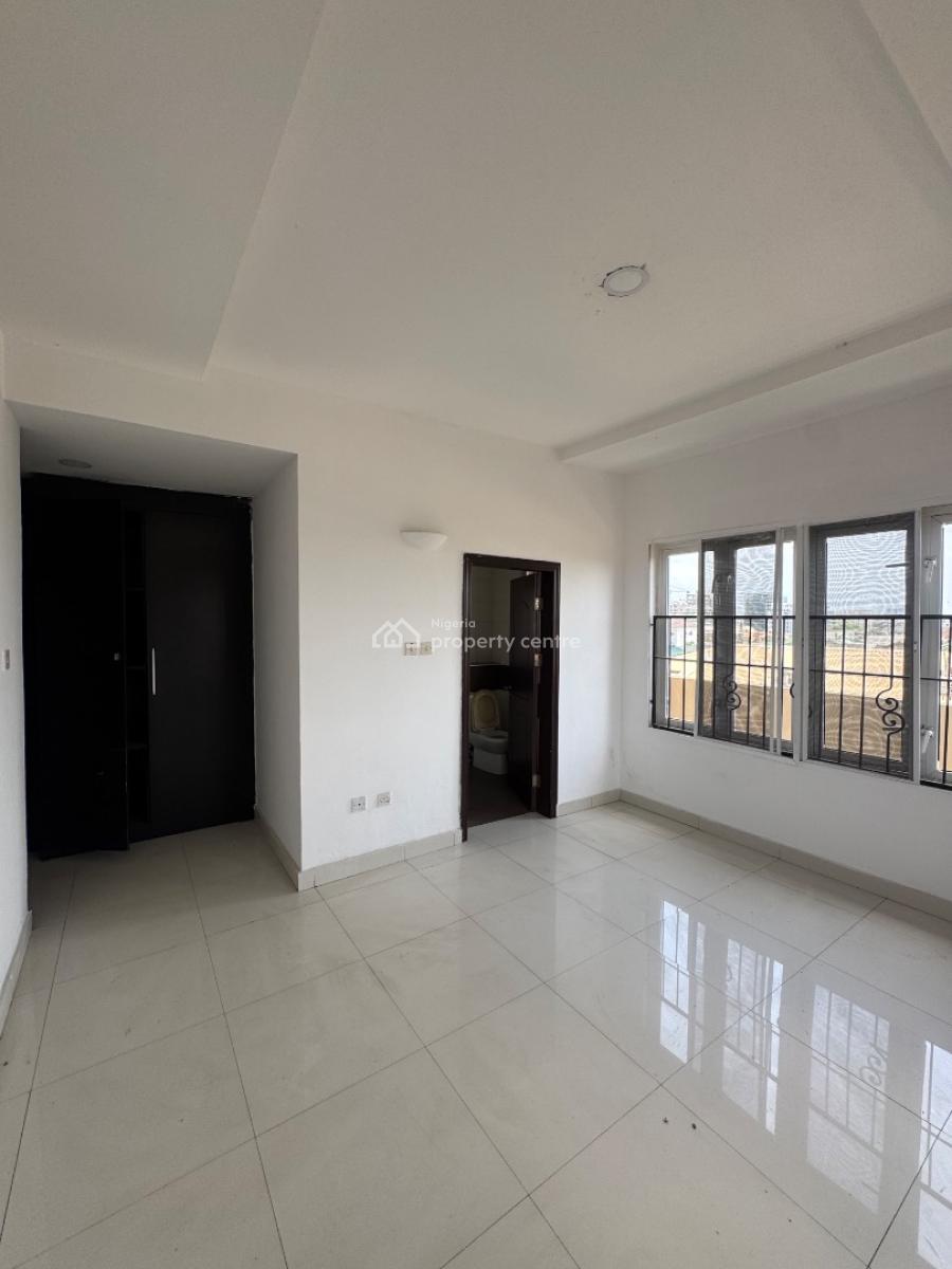 Spacious Three (3) Bedroom Apartment with Bq, Lekki Phase 1, Lekki, Lagos, Flat / Apartment for Rent