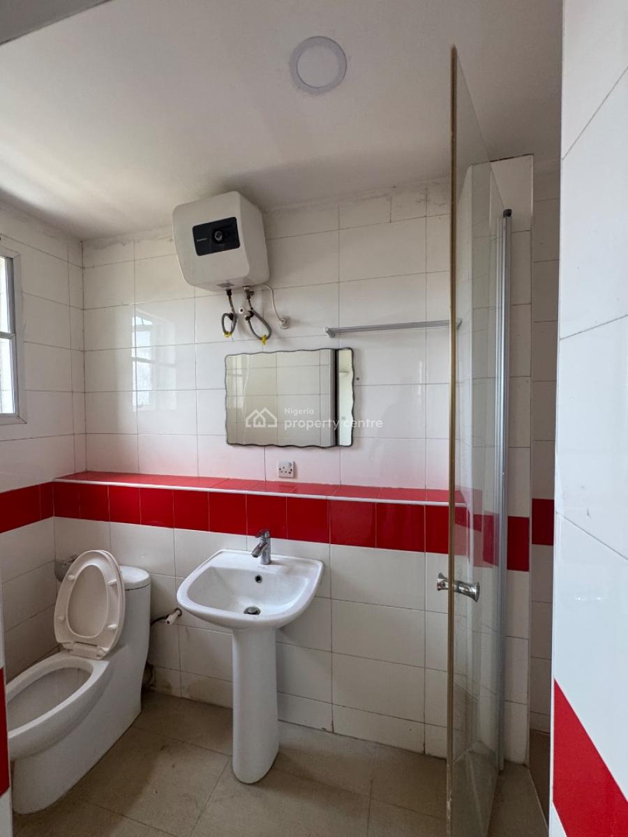 Spacious Three (3) Bedroom Apartment with Bq, Lekki Phase 1, Lekki, Lagos, Flat / Apartment for Rent