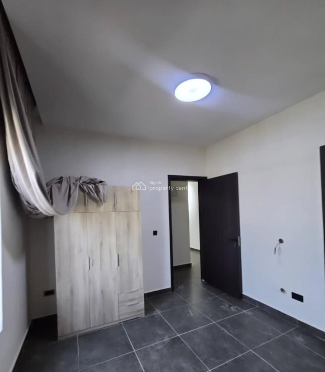 Brand New and Serviced with 24/7 Power Supply Ready-to-move-in 3 Bedro, Lekki Phase 1, Lekki, Lagos, Flat / Apartment for Rent