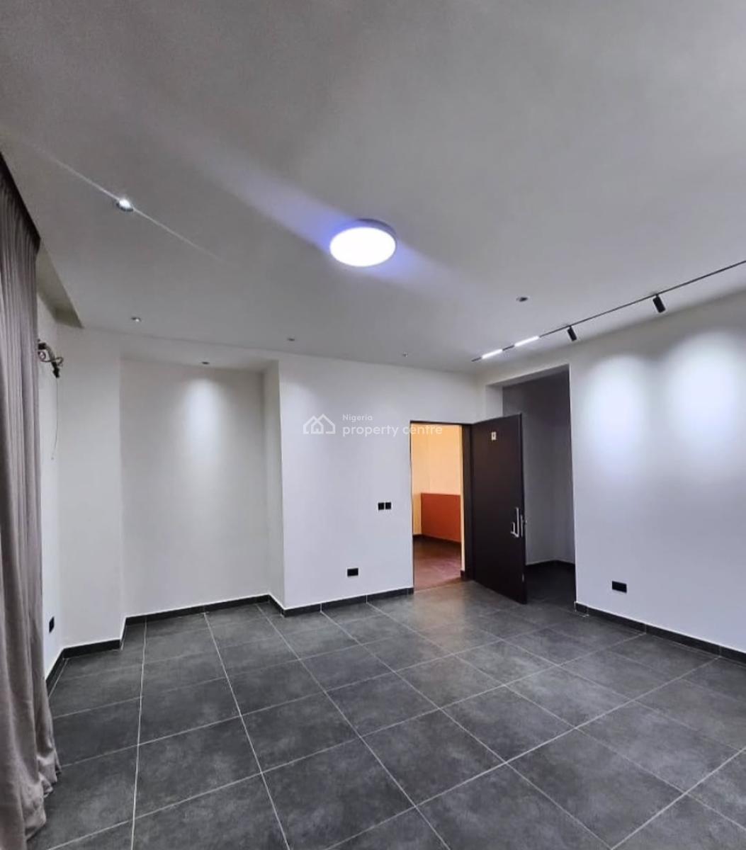 Brand New and Serviced with 24/7 Power Supply Ready-to-move-in 3 Bedro, Lekki Phase 1, Lekki, Lagos, Flat / Apartment for Rent