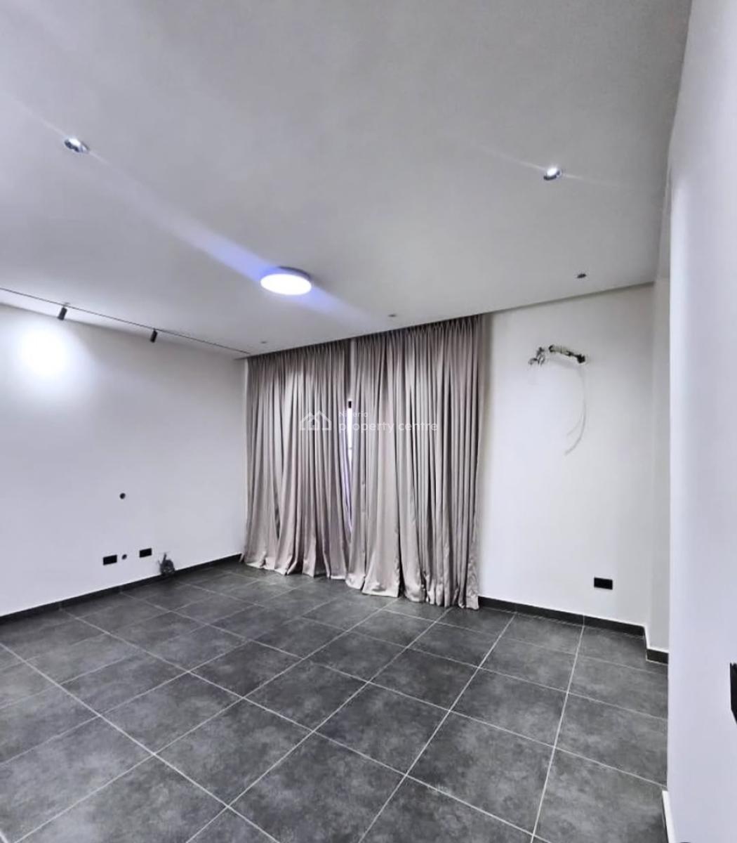 Brand New and Serviced with 24/7 Power Supply Ready-to-move-in 3 Bedro, Lekki Phase 1, Lekki, Lagos, Flat / Apartment for Rent