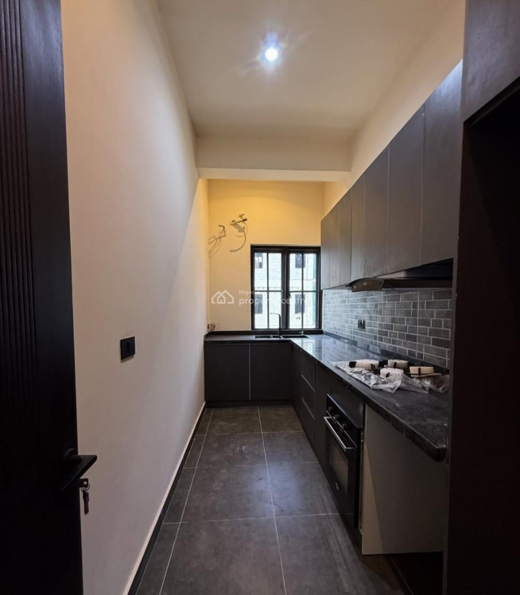 Brand New and Serviced with 24/7 Power Supply Ready-to-move-in 3 Bedro, Lekki Phase 1, Lekki, Lagos, Flat / Apartment for Rent