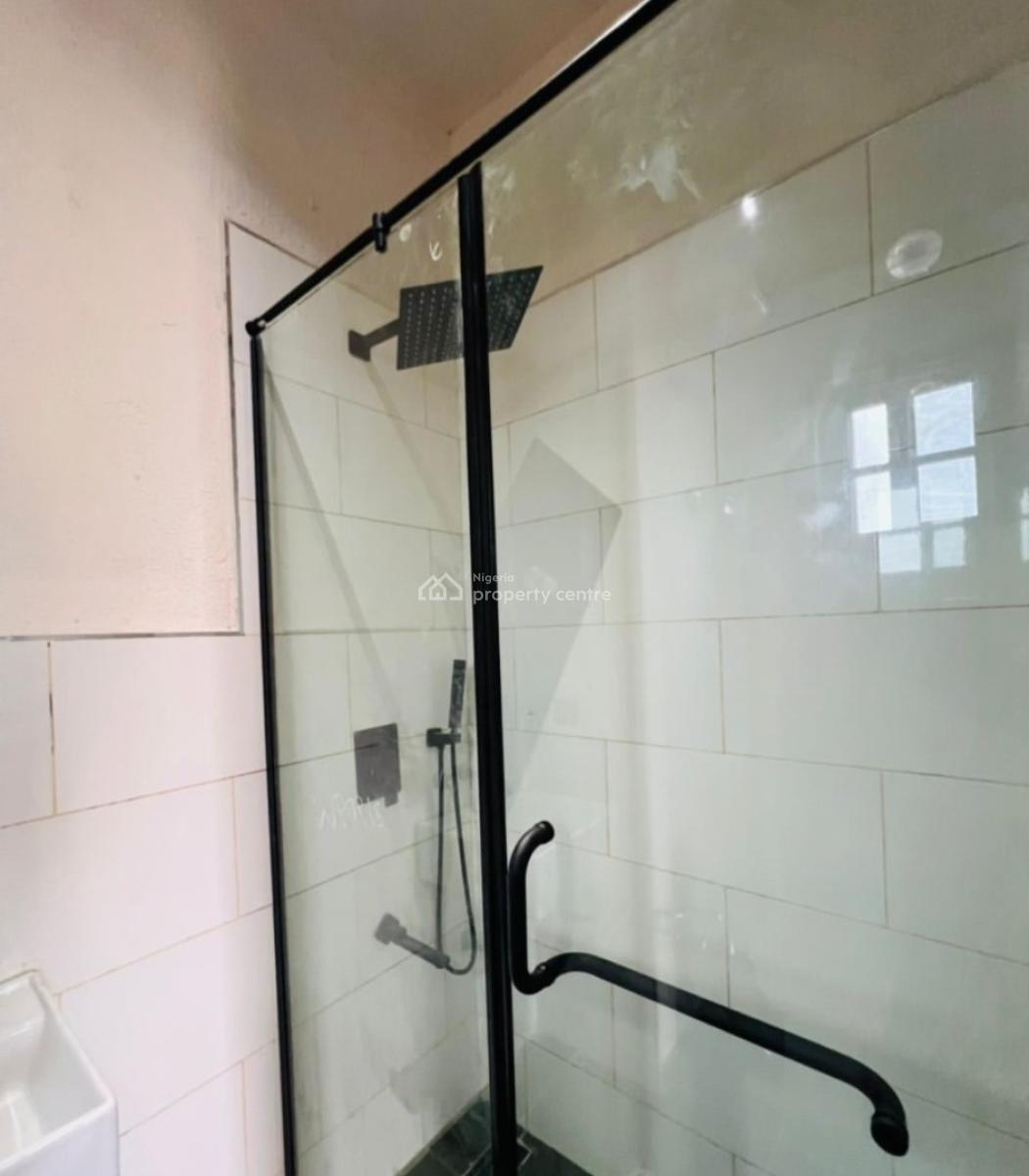 Brand New and Serviced with 24/7 Power Supply Ready-to-move-in 3 Bedro, Lekki Phase 1, Lekki, Lagos, Flat / Apartment for Rent