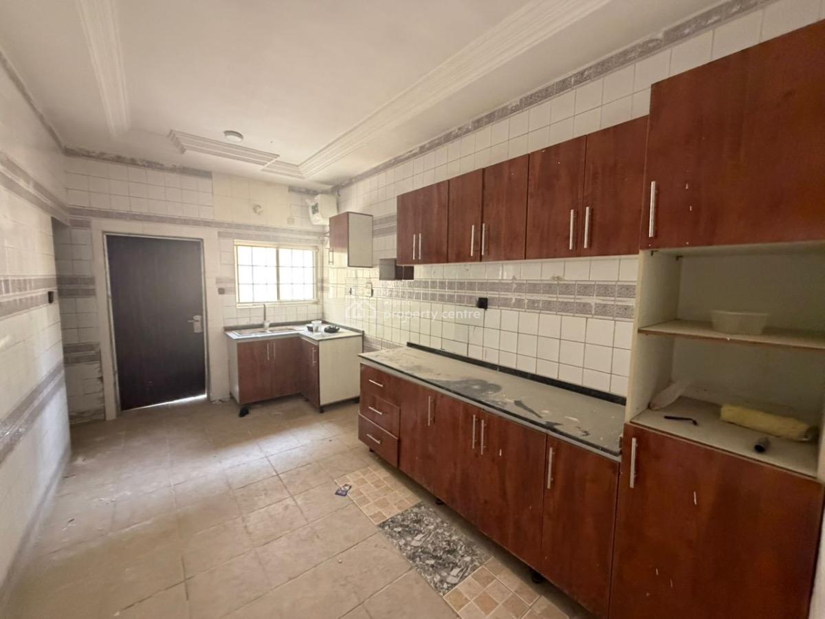 Well-maintained 2-bedroom Apartment with a Boys Quarters, Asokoro District, Abuja, Flat / Apartment for Rent