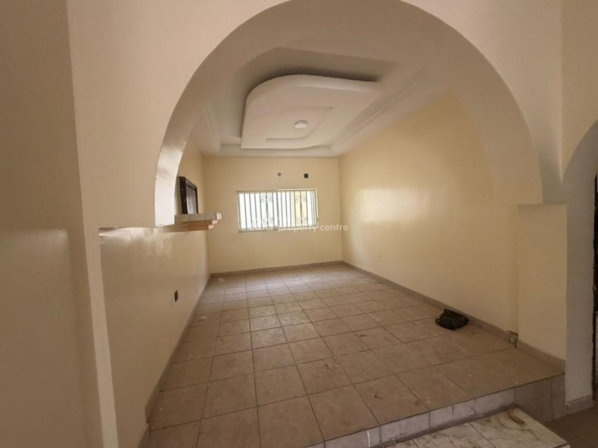 Well-maintained 2-bedroom Apartment with a Boys Quarters, Asokoro District, Abuja, Flat / Apartment for Rent