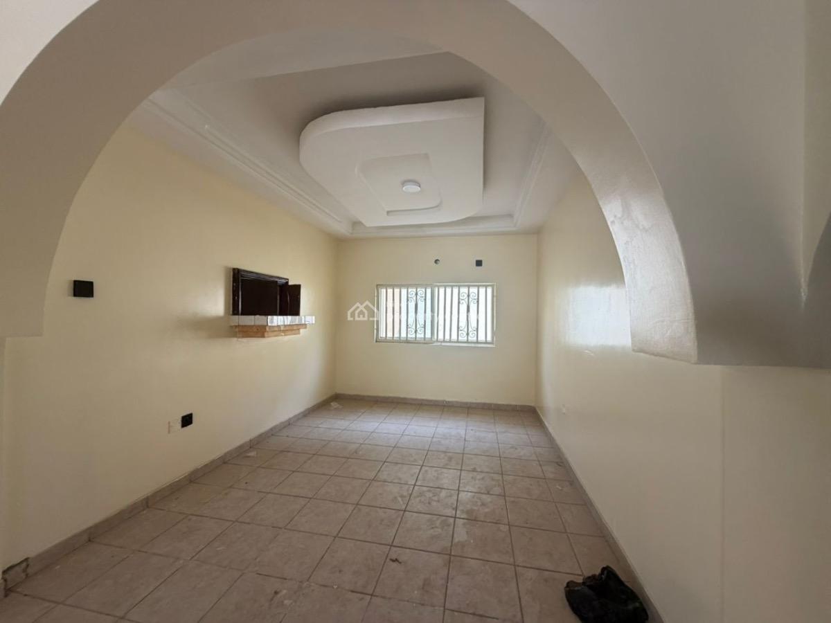 Well-maintained 2-bedroom Apartment with a Boys Quarters, Asokoro District, Abuja, Flat / Apartment for Rent