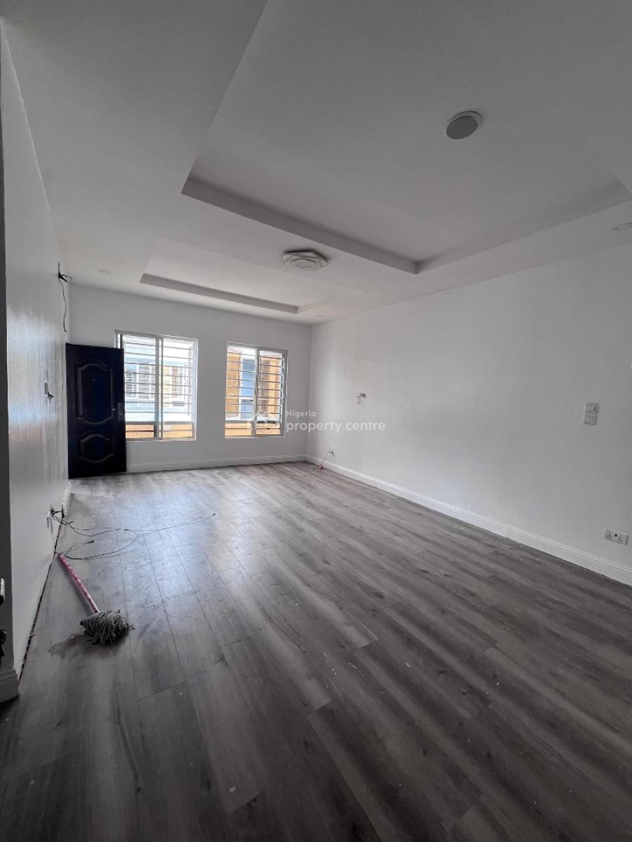 Master Bedroom with Spc Floor Shared Kitchen 20-24hrs Light, Orchid Road, Lekki, Lagos, Flat / Apartment for Rent