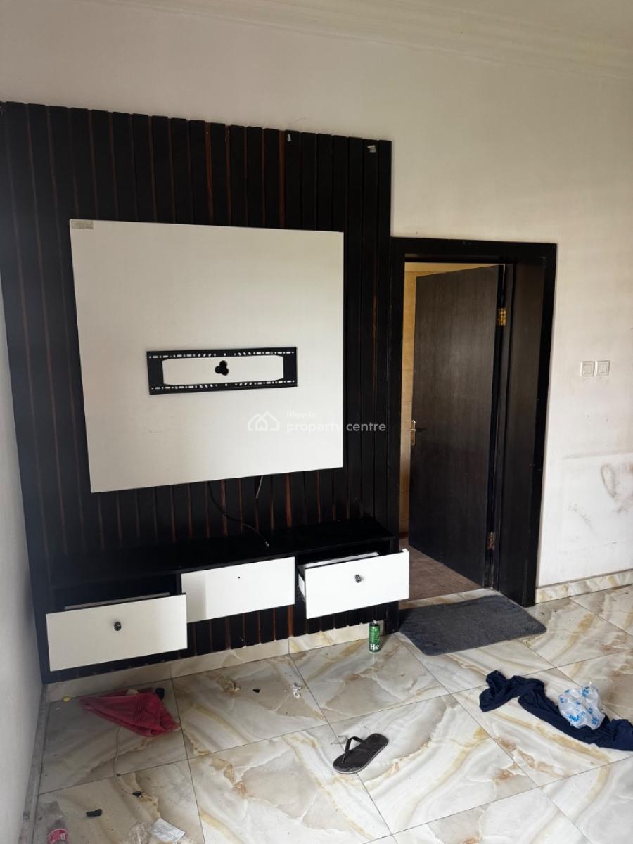 Spacious Renovated 2-bedroom Apartment (upstairs), Lekki Scheme 2, Ajah, Lagos, Flat / Apartment for Rent