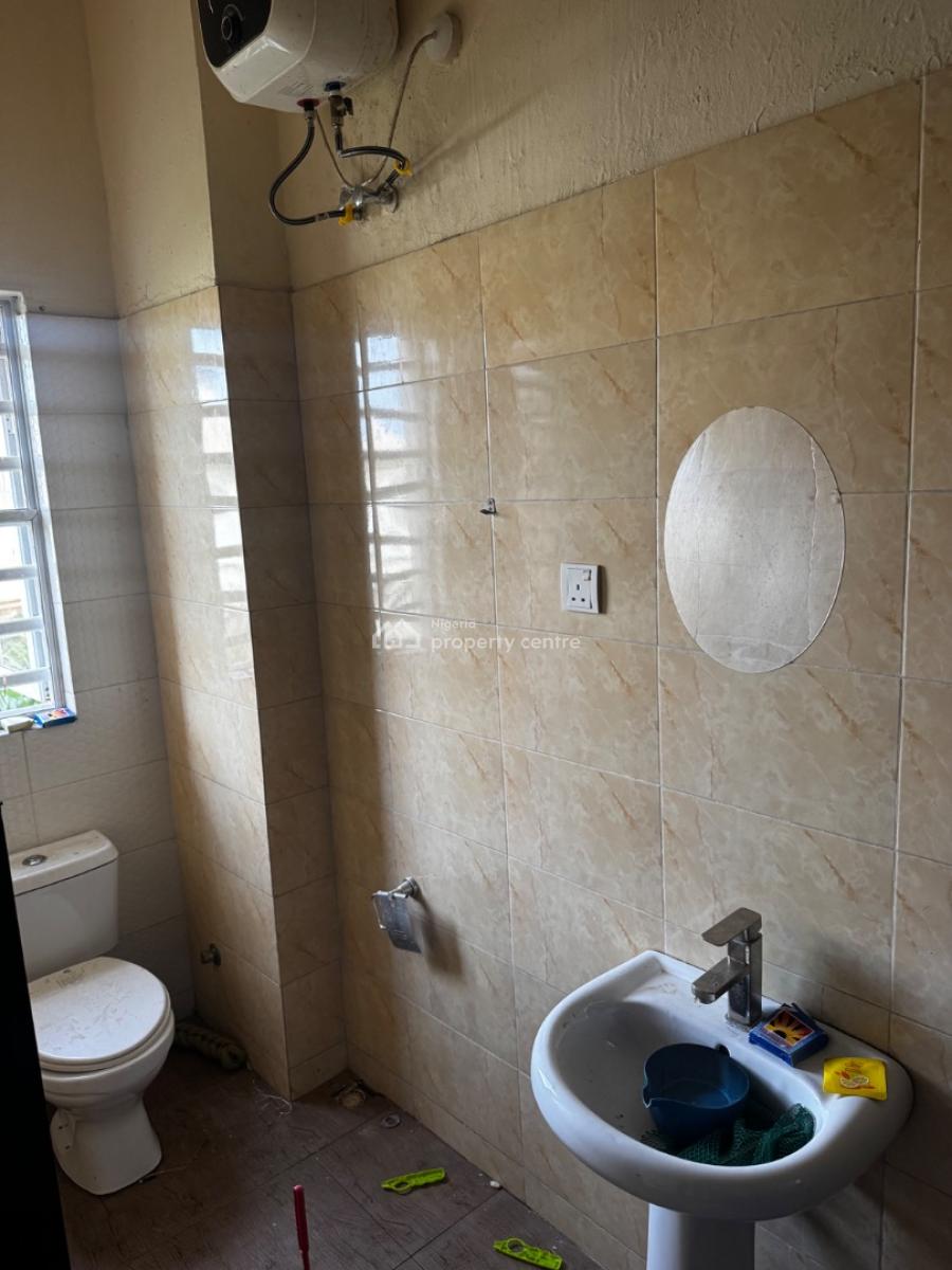 Spacious Renovated 2-bedroom Apartment (upstairs), Lekki Scheme 2, Ajah, Lagos, Flat / Apartment for Rent