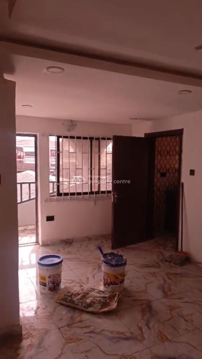 Newly Refurbished 2 Bedroom Flat with Rooms En-suite, Iponri, Surulere, Lagos, Flat / Apartment for Rent