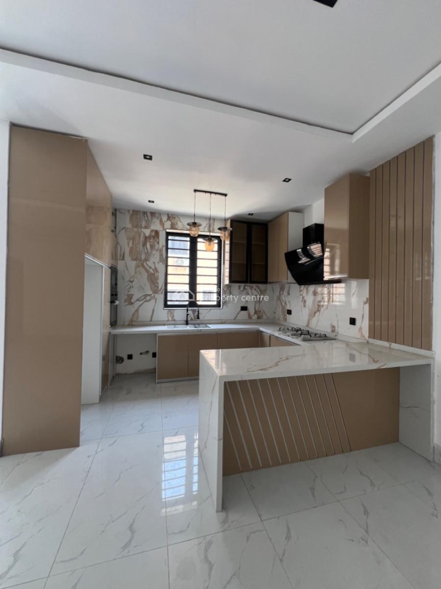 Contemporary 2 Bedrooms Apartment, Lekki Phase 1, Lekki, Lagos, Flat / Apartment for Sale