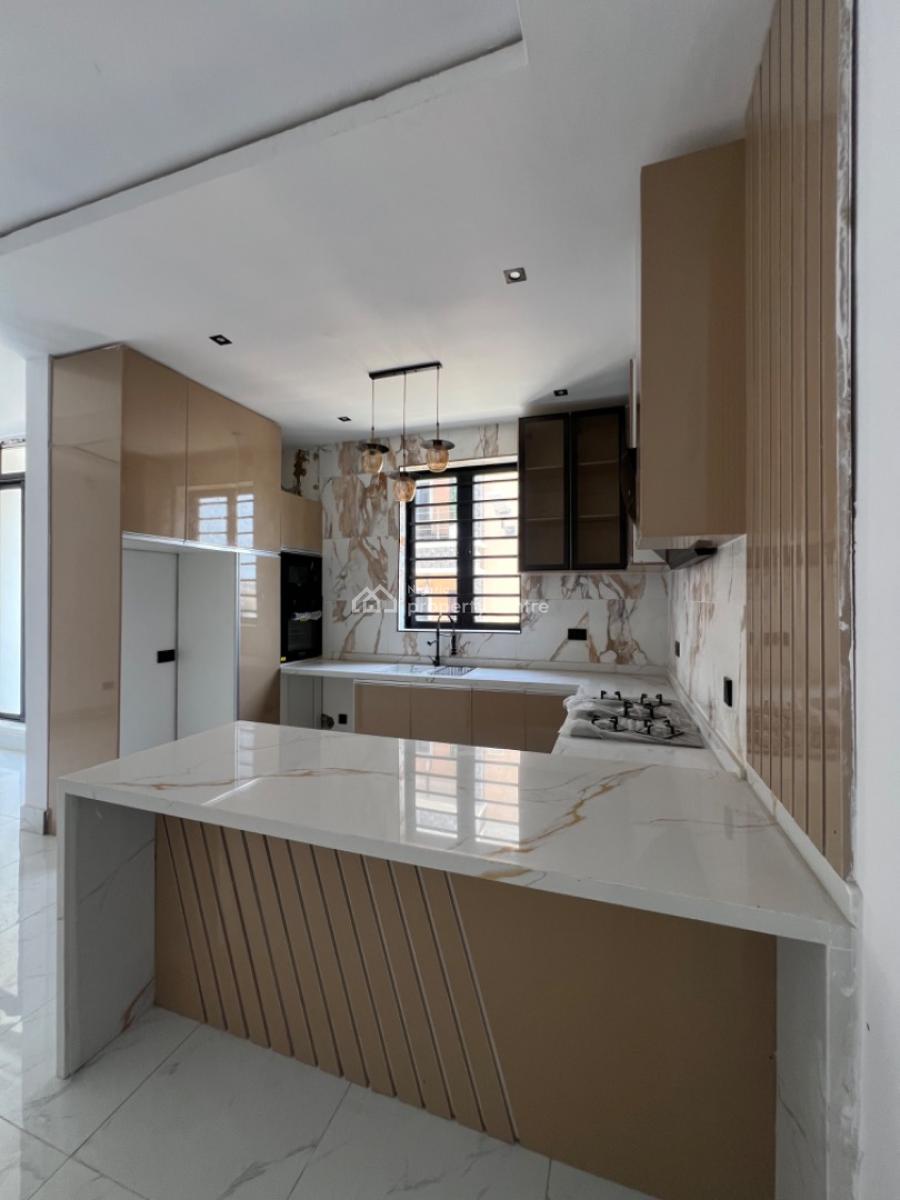 Contemporary 2 Bedrooms Apartment, Lekki Phase 1, Lekki, Lagos, Flat / Apartment for Sale