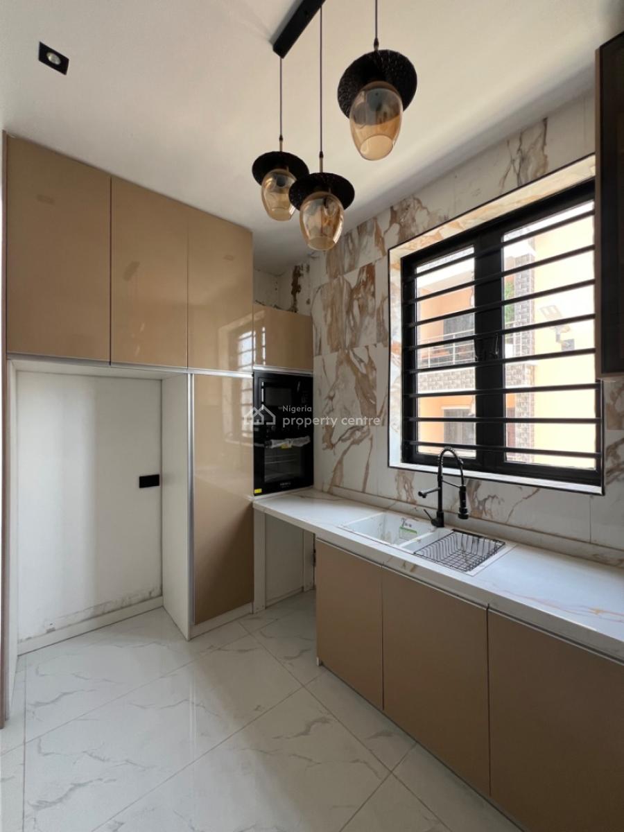 Contemporary 2 Bedrooms Apartment, Lekki Phase 1, Lekki, Lagos, Flat / Apartment for Sale