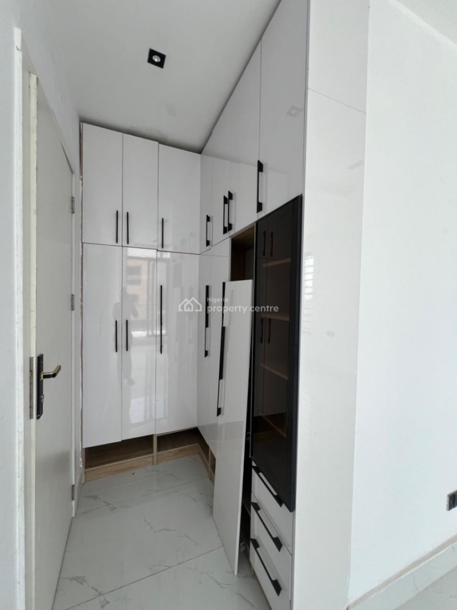 Contemporary 2 Bedrooms Apartment, Lekki Phase 1, Lekki, Lagos, Flat / Apartment for Sale