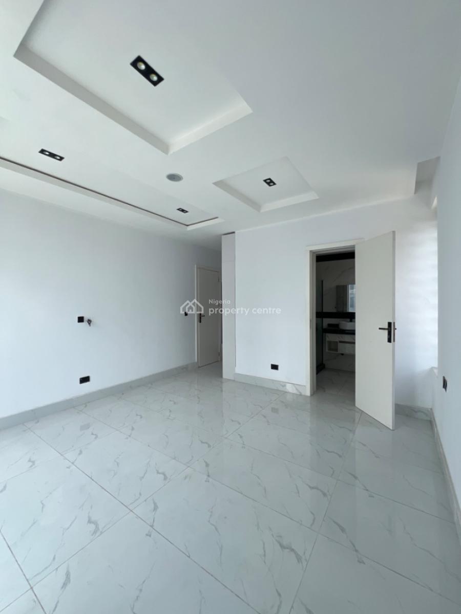 Contemporary 2 Bedrooms Apartment, Lekki Phase 1, Lekki, Lagos, Flat / Apartment for Sale