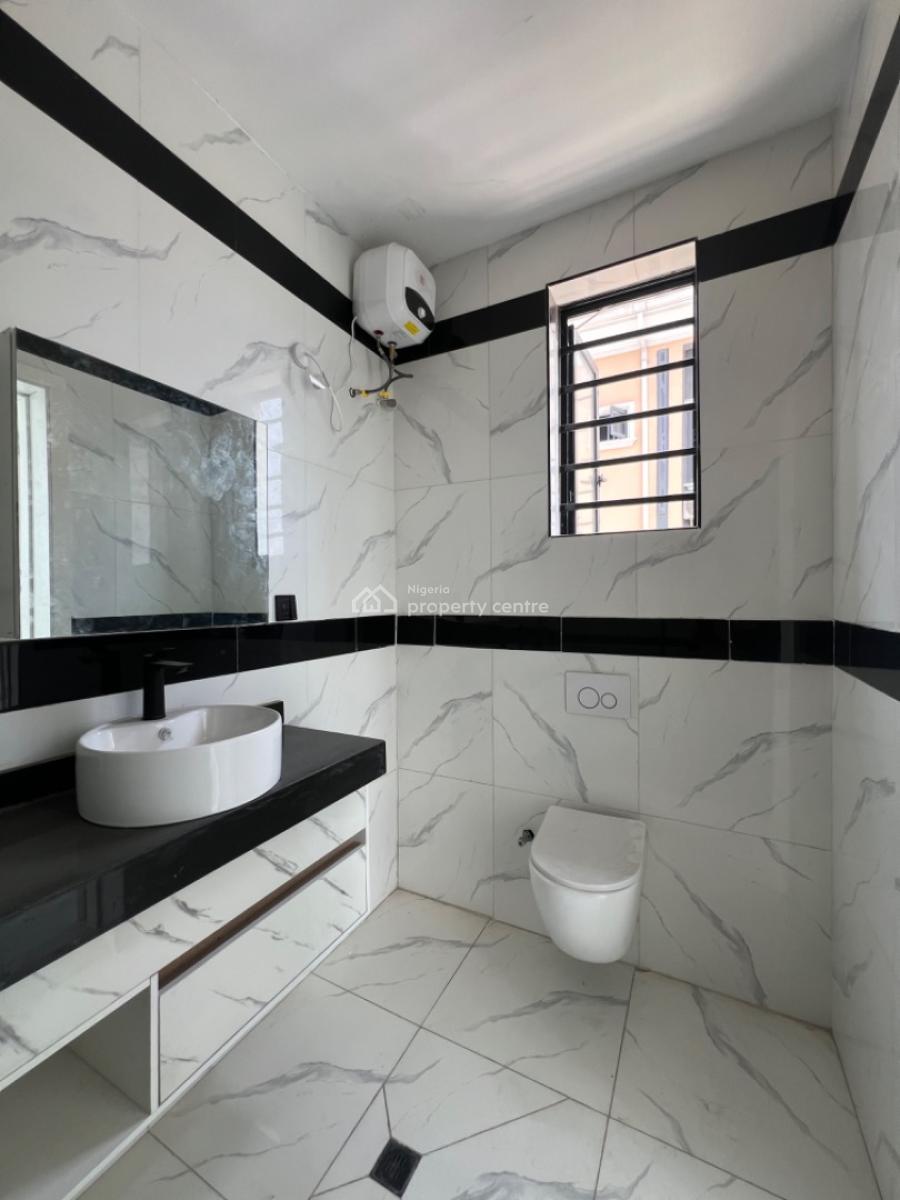 Contemporary 2 Bedrooms Apartment, Lekki Phase 1, Lekki, Lagos, Flat / Apartment for Sale