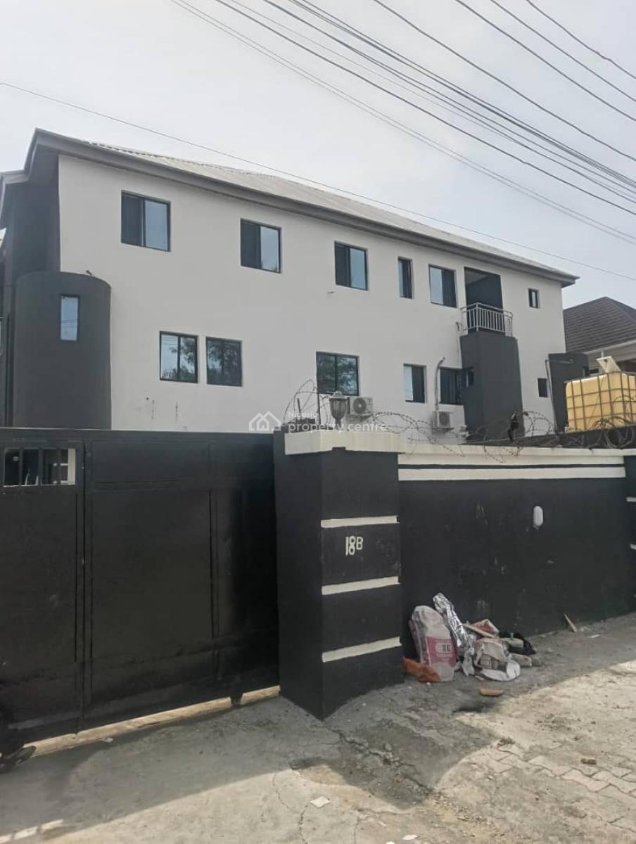Exquisite Spacious 3 Bedroom Apartment in a Secure Estate, Lekki Phase 1, Lekki, Lagos, Flat / Apartment for Rent