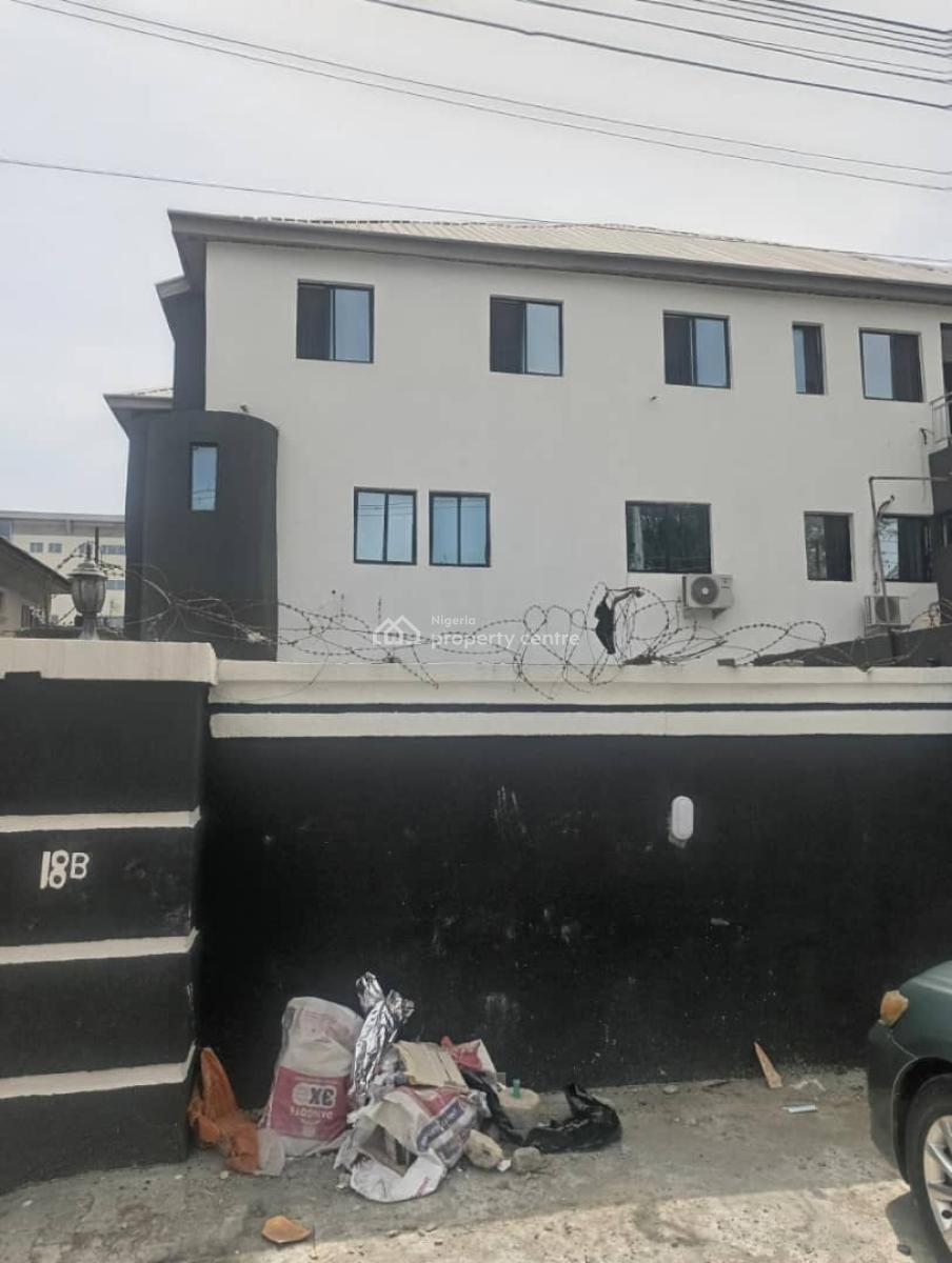 Exquisite Spacious 3 Bedroom Apartment in a Secure Estate, Lekki Phase 1, Lekki, Lagos, Flat / Apartment for Rent