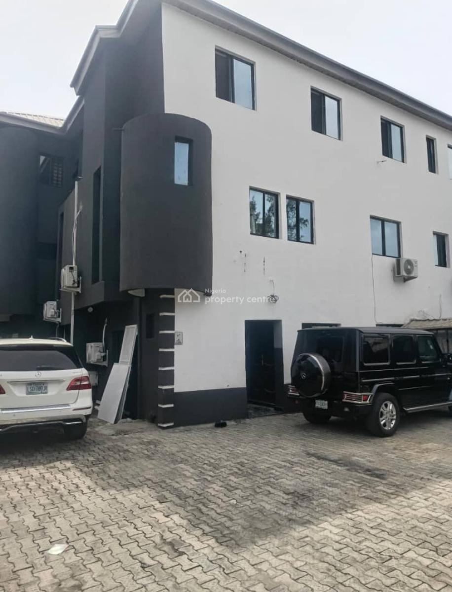 Exquisite Spacious 3 Bedroom Apartment in a Secure Estate, Lekki Phase 1, Lekki, Lagos, Flat / Apartment for Rent