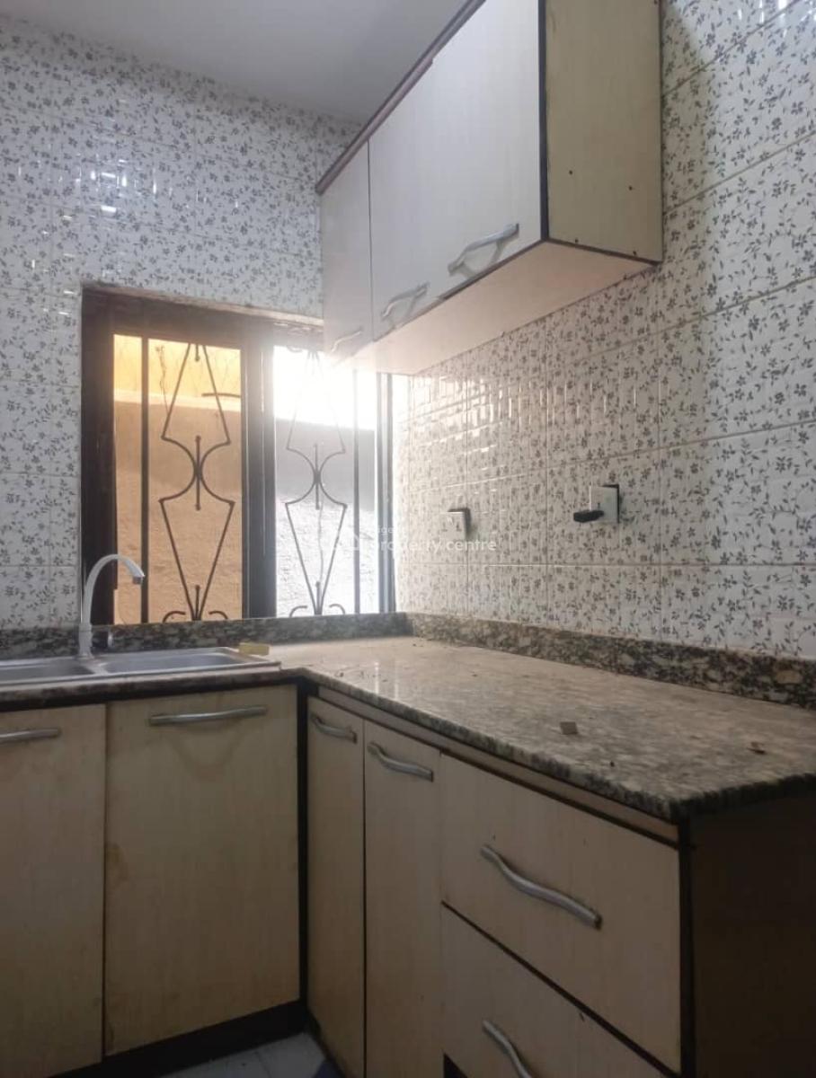 Exquisite Spacious 3 Bedroom Apartment in a Secure Estate, Lekki Phase 1, Lekki, Lagos, Flat / Apartment for Rent