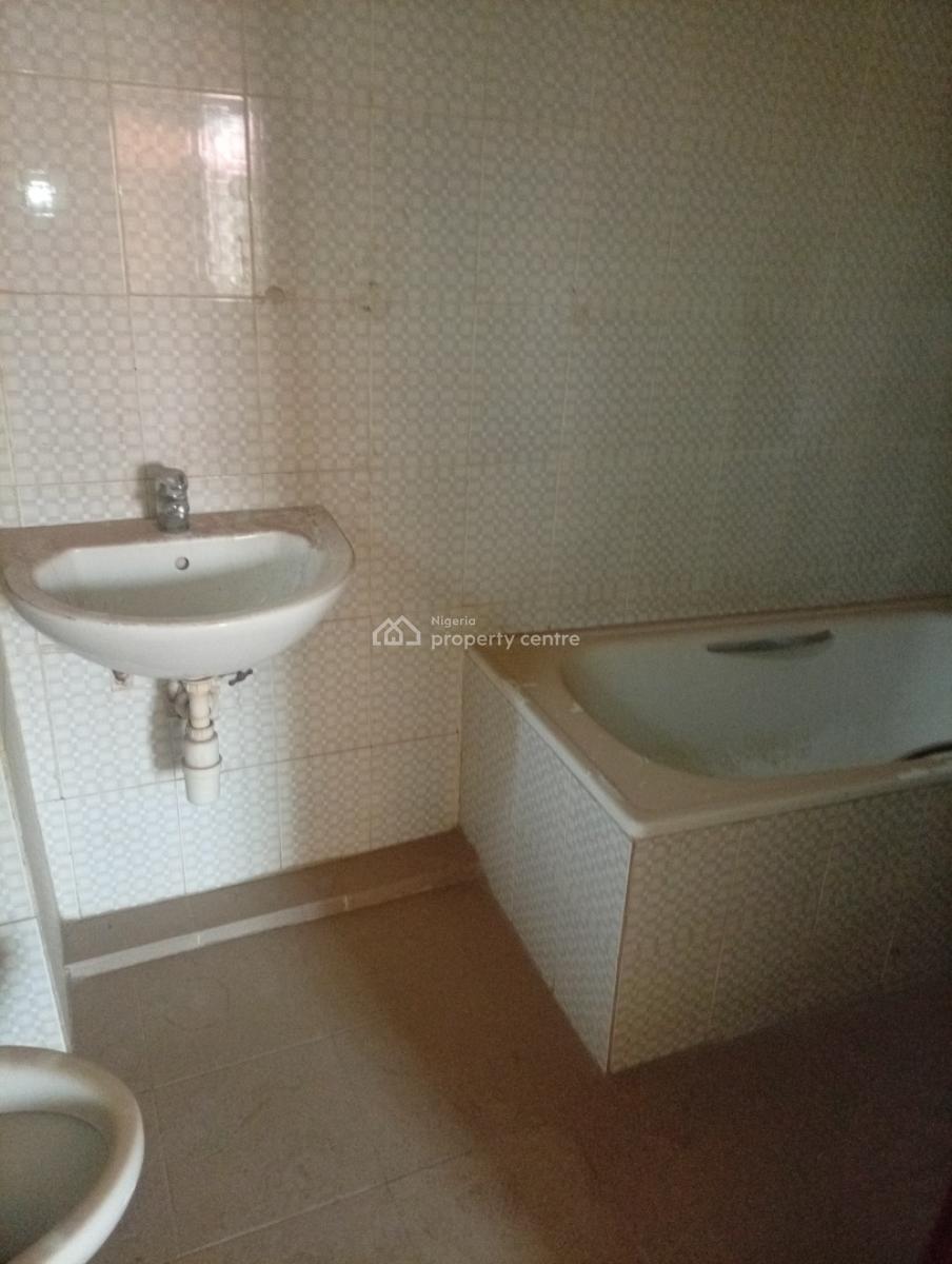 3 Bedroom Flat with a Room Bq with Acs and Generator, Wuse 2, Abuja, Flat / Apartment for Rent