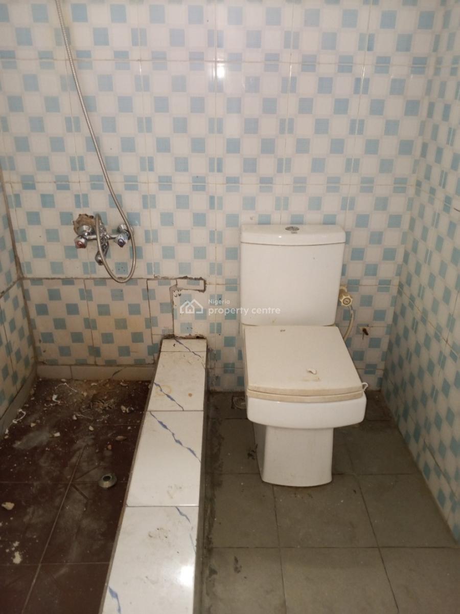 Well Renovated 3 Bedroom Flat, Bashorun Majek, Sangotedo, Ajah, Lagos, Flat / Apartment for Rent