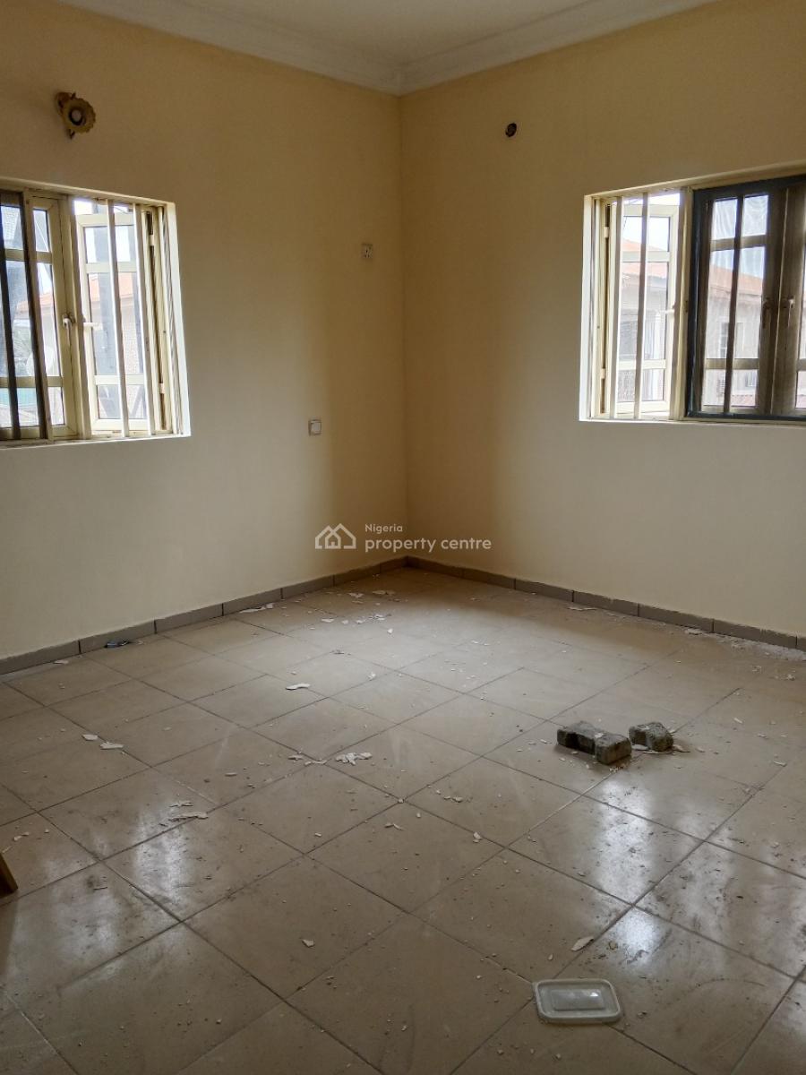 Well Renovated 3 Bedroom Flat, Bashorun Majek, Sangotedo, Ajah, Lagos, Flat / Apartment for Rent