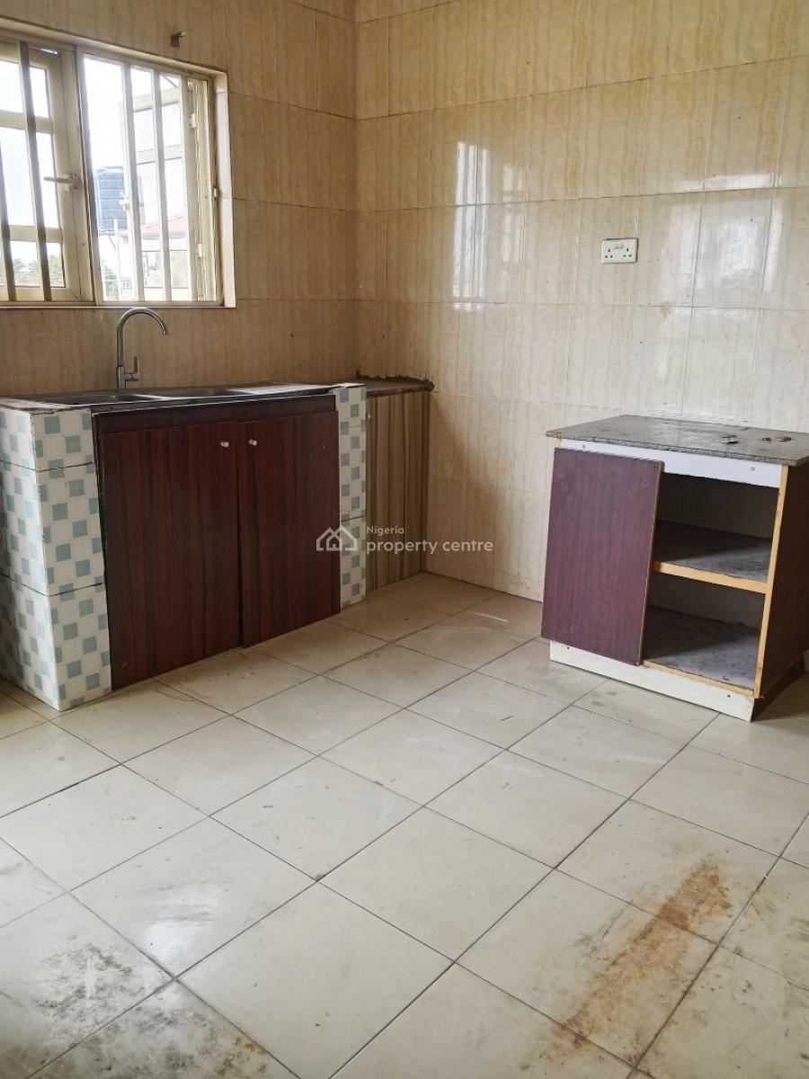 Well Renovated 3 Bedroom Flat, Bashorun Majek, Sangotedo, Ajah, Lagos, Flat / Apartment for Rent