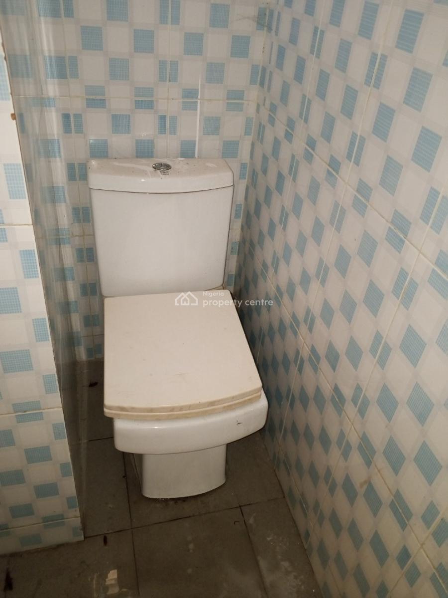 Well Renovated 3 Bedroom Flat, Bashorun Majek, Sangotedo, Ajah, Lagos, Flat / Apartment for Rent