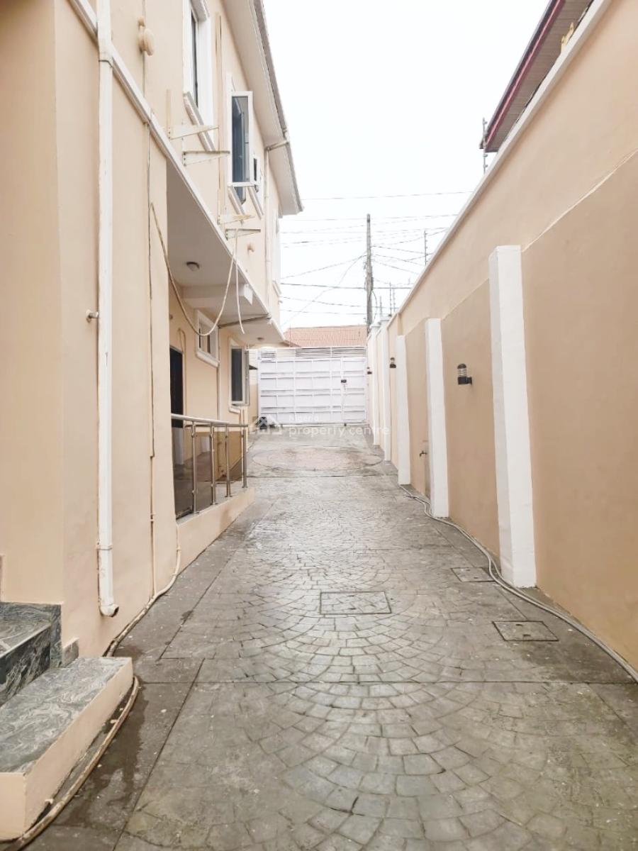 Luxury 4 Bedroom Terrace Duplex with Bq, Gra Phase 2, Magodo, Lagos, Terraced Duplex for Rent
