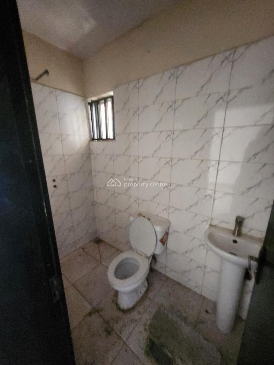 Serviced Spacious 1 Bedroom Flat, 2 Toilets,with Ac, Off Ademola Adetokunbo, Wuse 2, Abuja, Flat / Apartment for Rent