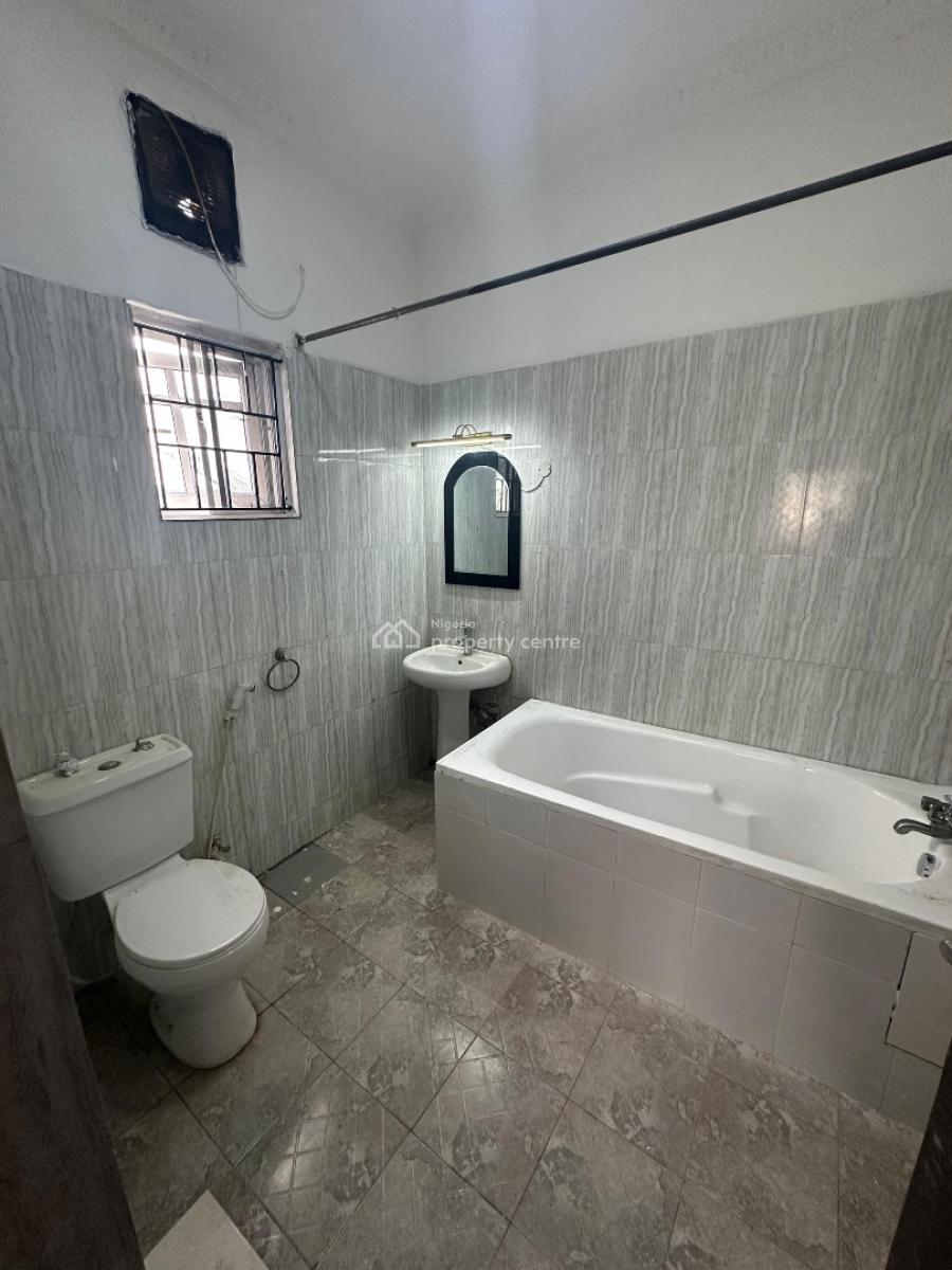 Well Maintained 2 Bedrooms Apartments, Lekki Phase 1, Lekki, Lagos, Flat / Apartment for Rent